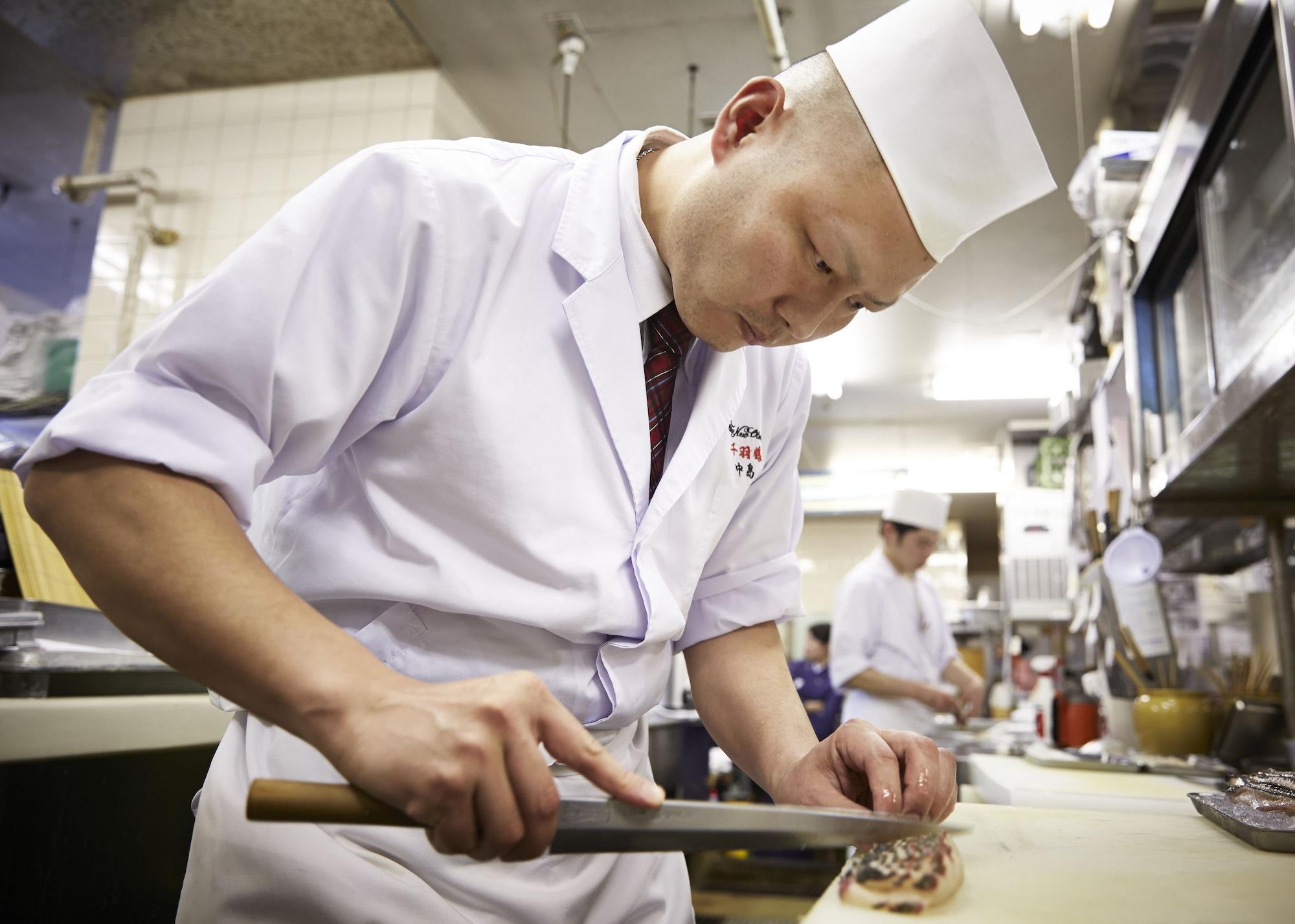 Hotel New Otani Hakata Fukuoka  Luaran gambar A cook working in a restaurant kitchen